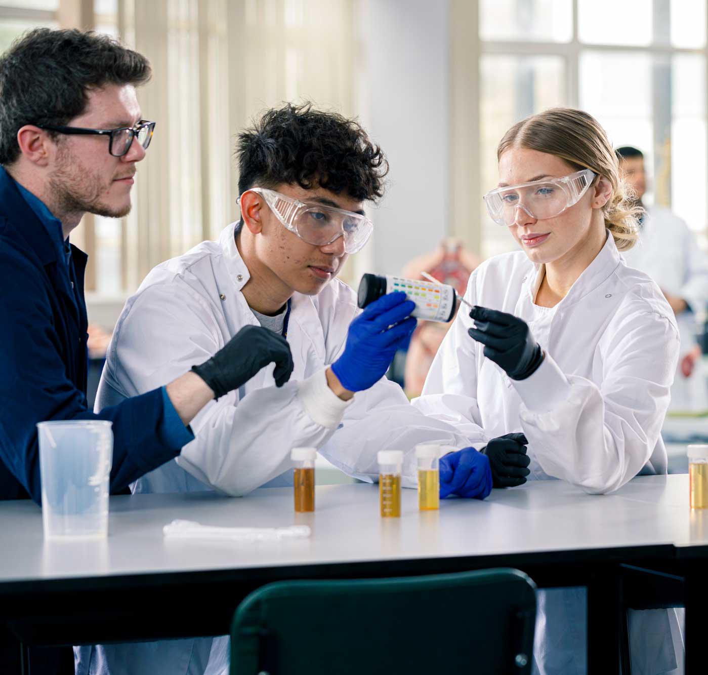 Gateway to Medicine students in a biology workshop