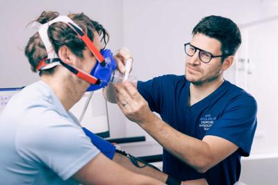 Fitting a respiratory mask for HIIT examination